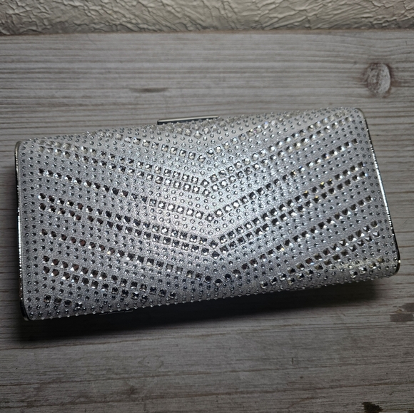 Silver Evening Clutch with chain - Picture 6 of 9